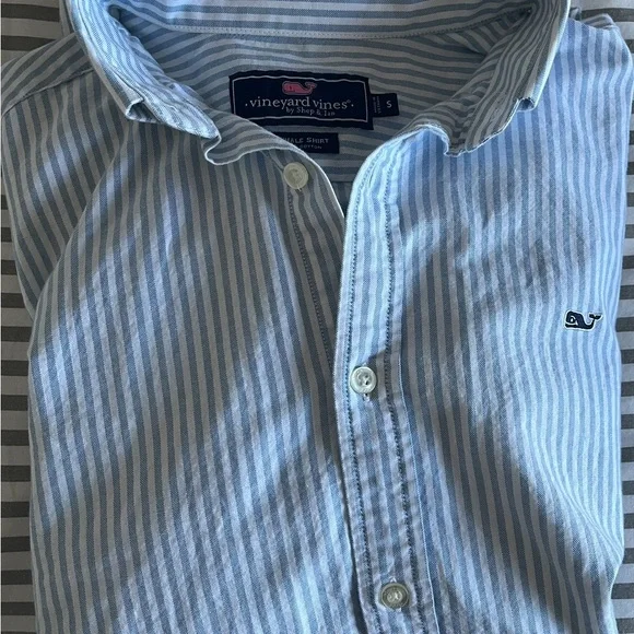 Vineyards Vines Button Down Shirts - Picture 2 of 4